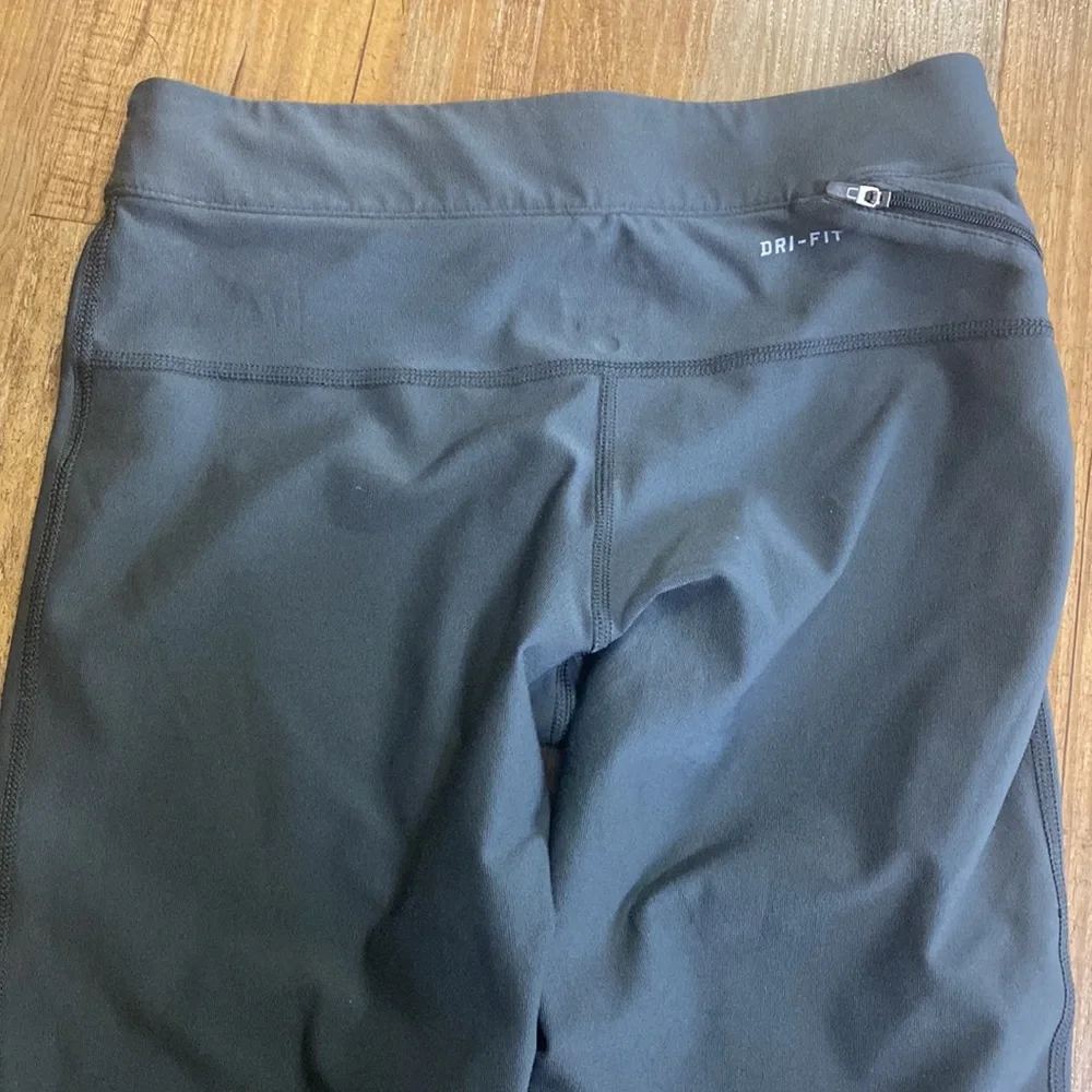Nike dri fit dark gray legging capris size small